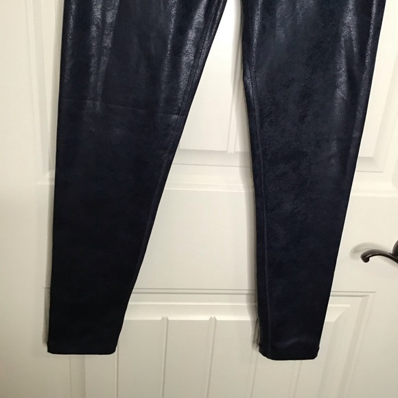 OFFLINE by Aerie Faux Leather Navy Leggings. - Picture 4 of 8